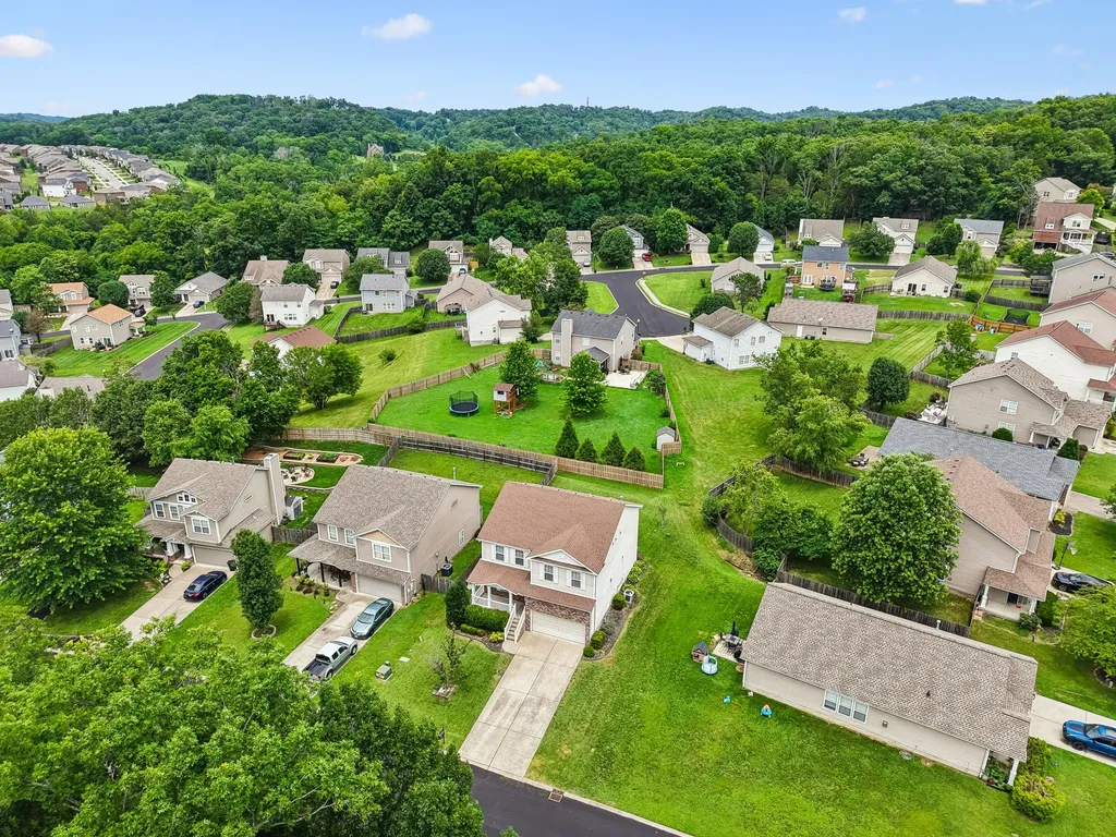121 Cavalier Drive Hendersonville TN 37075