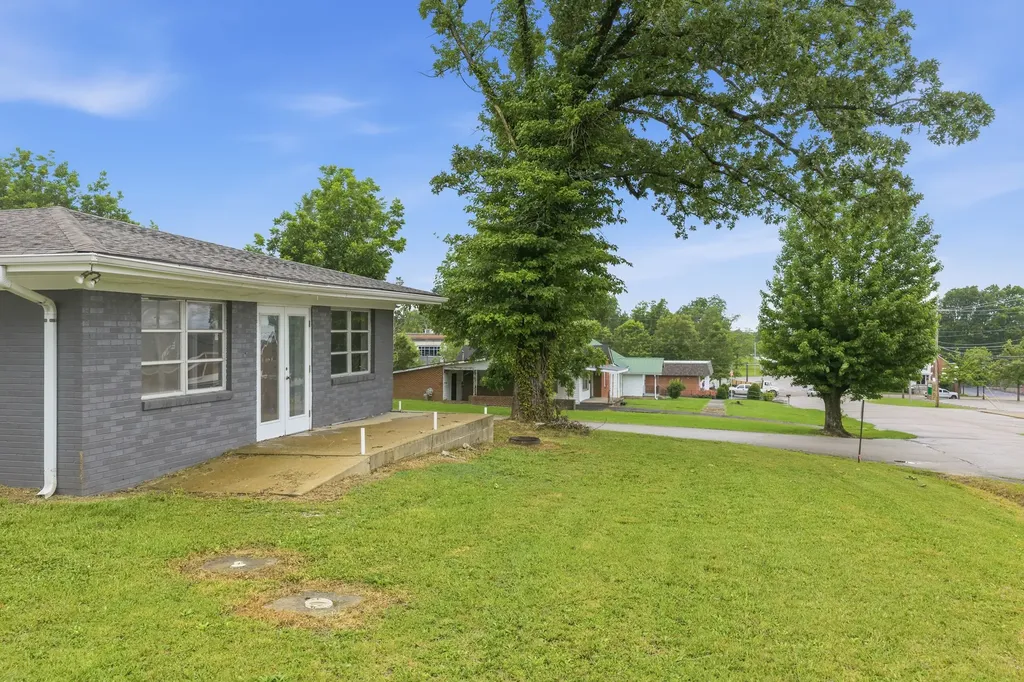 105 Kentucky Ave, S Parsons TN 38363