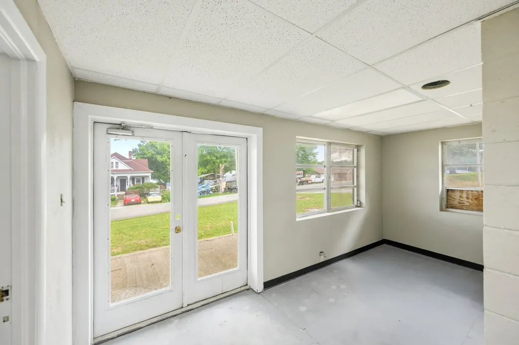 105 Kentucky Ave, S Parsons TN 38363