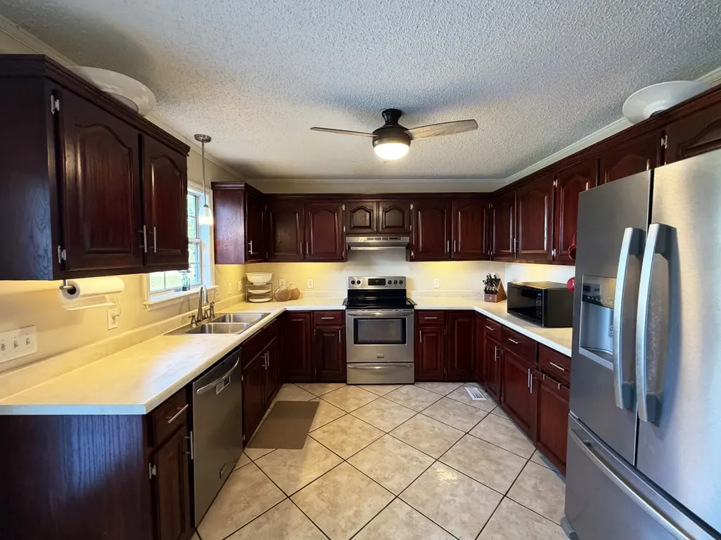 1325 Horseshoe Drive Lewisburg TN 37091