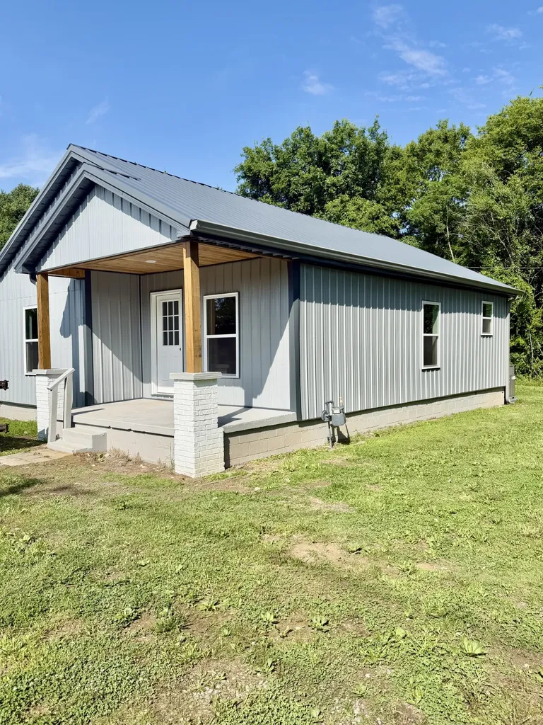 2465 Highway 43 S Leoma TN 38468