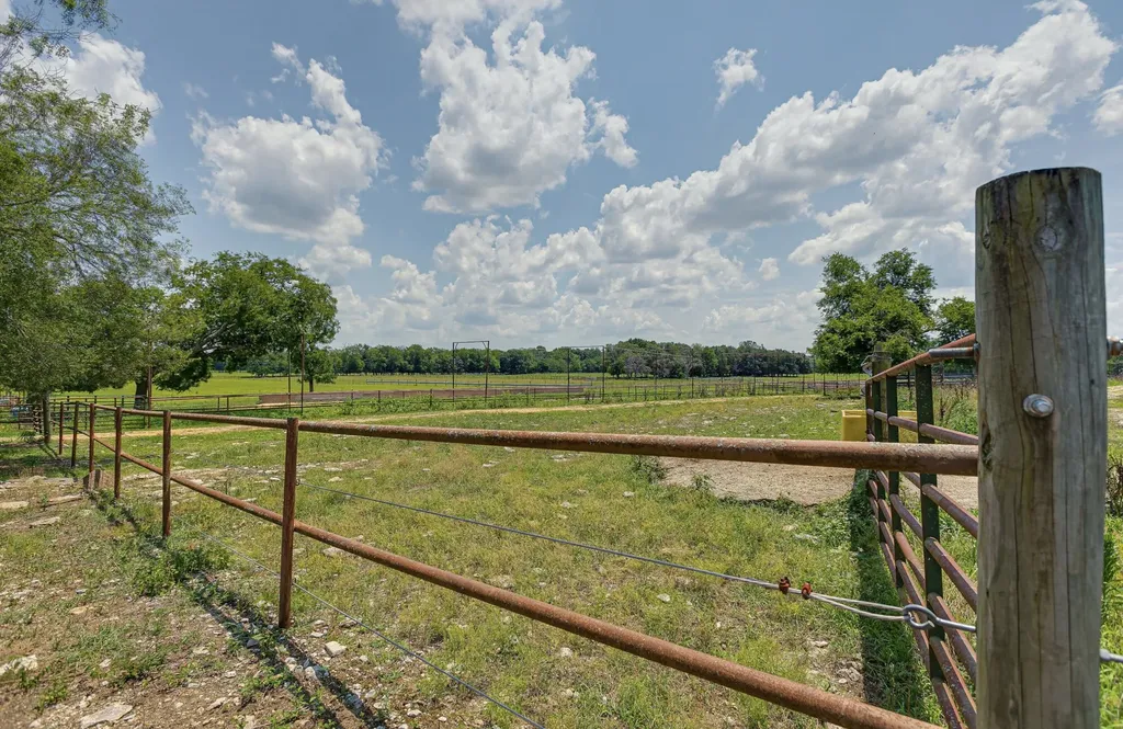 3008 Luke Moser Road Columbia TN 38401