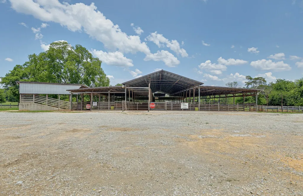 3008 Luke Moser Road Columbia TN 38401