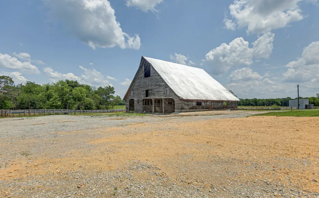 3008 Luke Moser Road Columbia TN 38401
