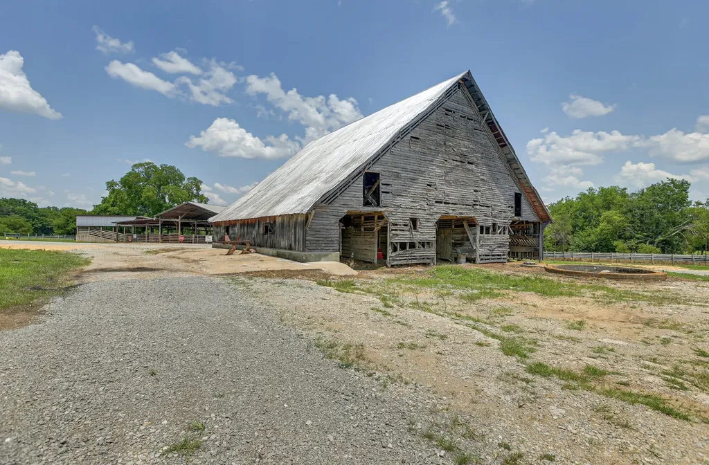 3008 Luke Moser Road Columbia TN 38401
