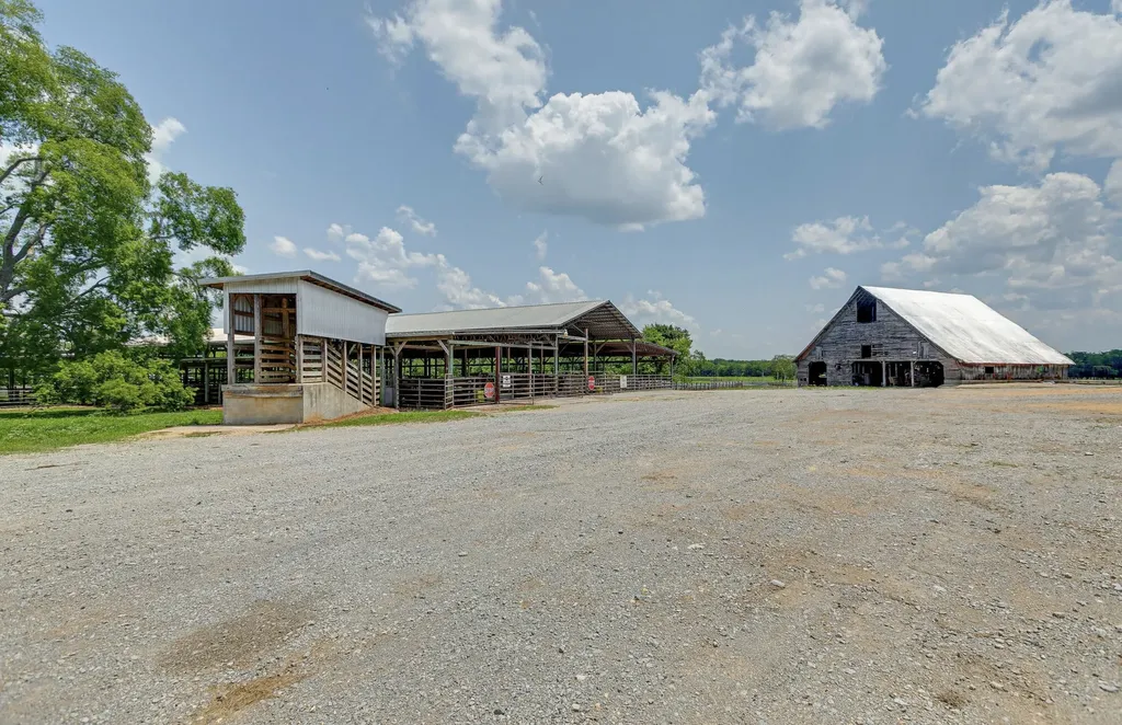 3008 Luke Moser Road Columbia TN 38401