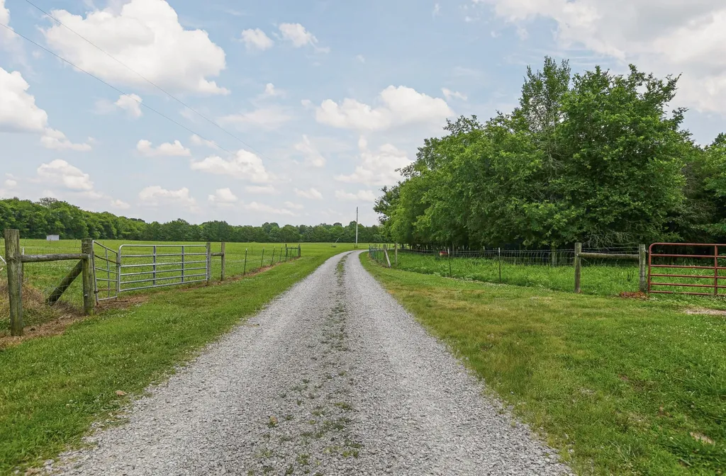 3008 Luke Moser Road Columbia TN 38401