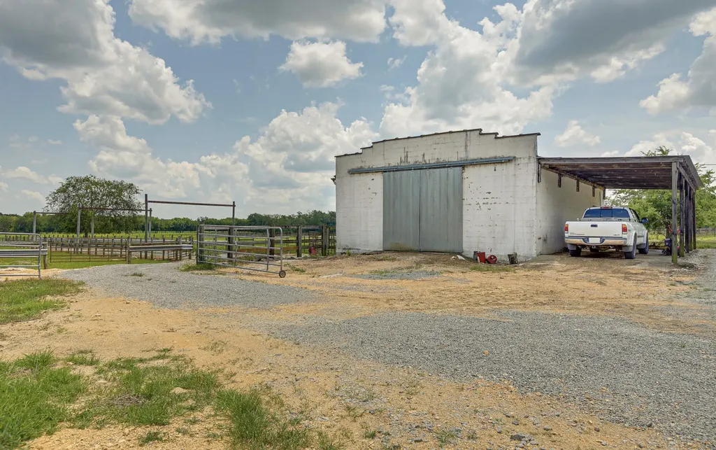 3008 Luke Moser Road Columbia TN 38401