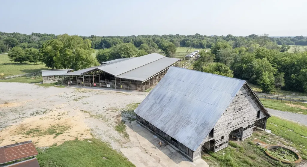 3008 Luke Moser Road Columbia TN 38401