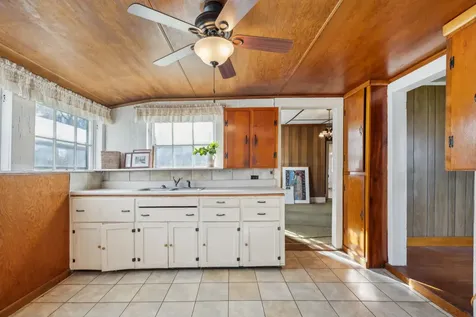 4103 Hampshire Pike Hampshire TN 38461