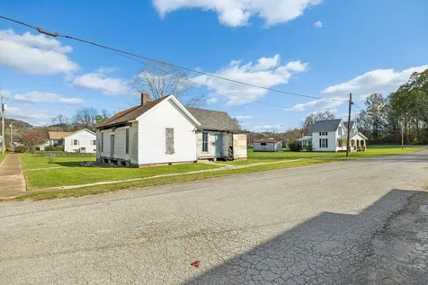 4103 Hampshire Pike Hampshire TN 38461