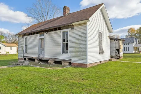 4103 Hampshire Pike Hampshire TN 38461