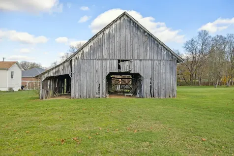 4103 Hampshire Pike Hampshire TN 38461