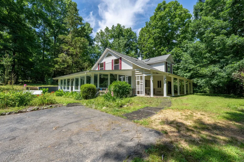 265 Roanoke Creek Road Collinwood TN 38450