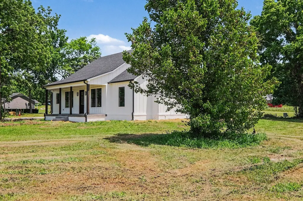 1798 Twin Caves Drive Lewisburg TN 37091