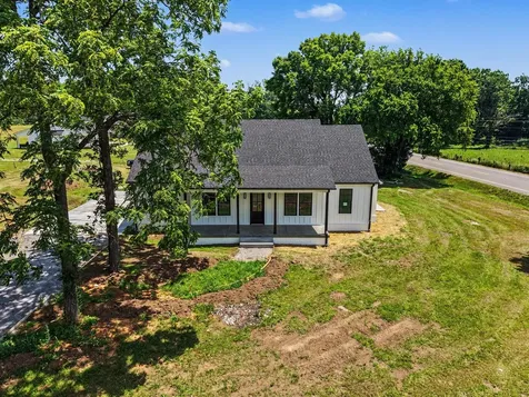 1798 Twin Caves Drive Lewisburg TN 37091