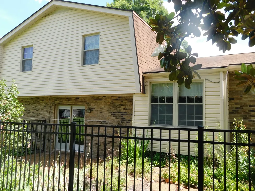 319 Harsh Lane Castalian Springs TN 37031