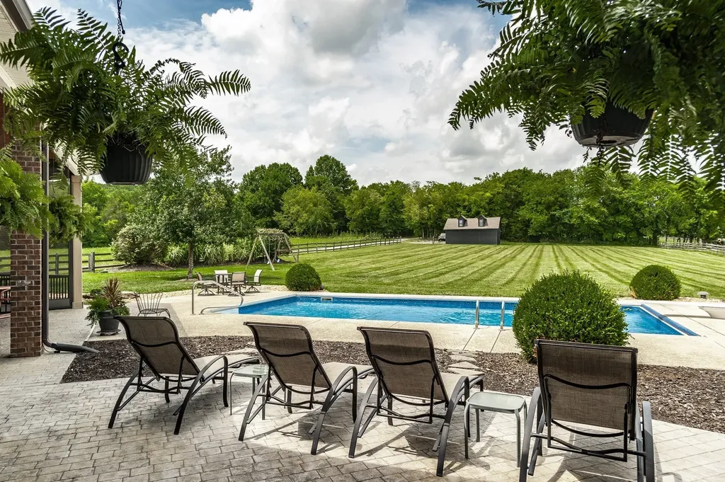 2436 Long Hollow Pike Hendersonville TN 37075