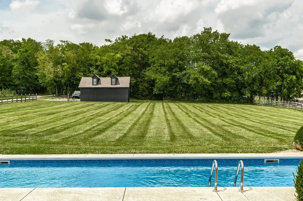 2436 Long Hollow Pike Hendersonville TN 37075