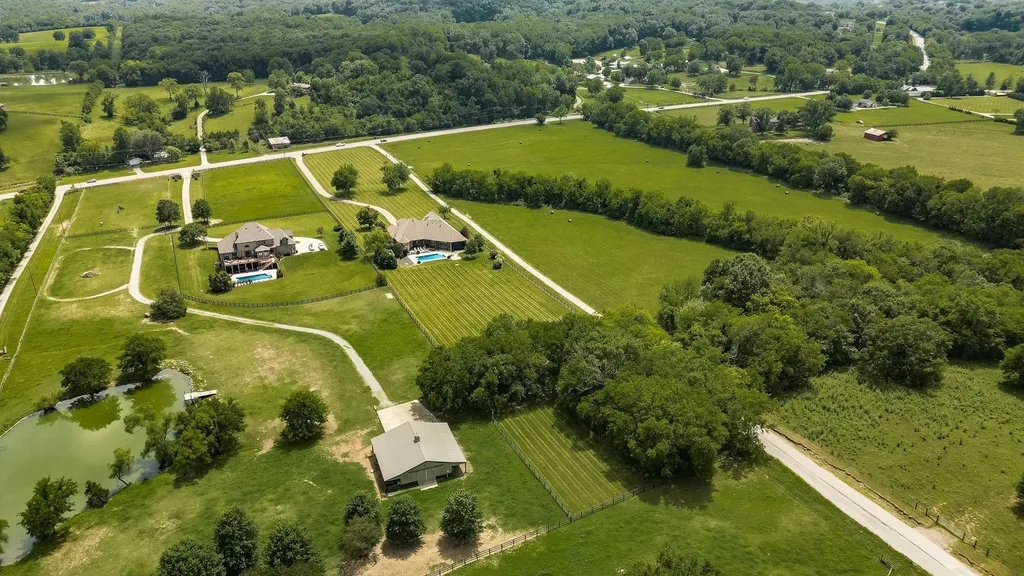 2436 Long Hollow Pike Hendersonville TN 37075