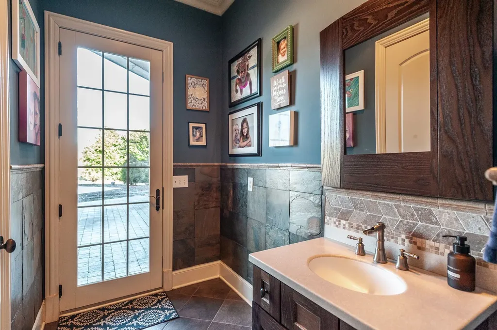 2436 Long Hollow Pike Hendersonville TN 37075