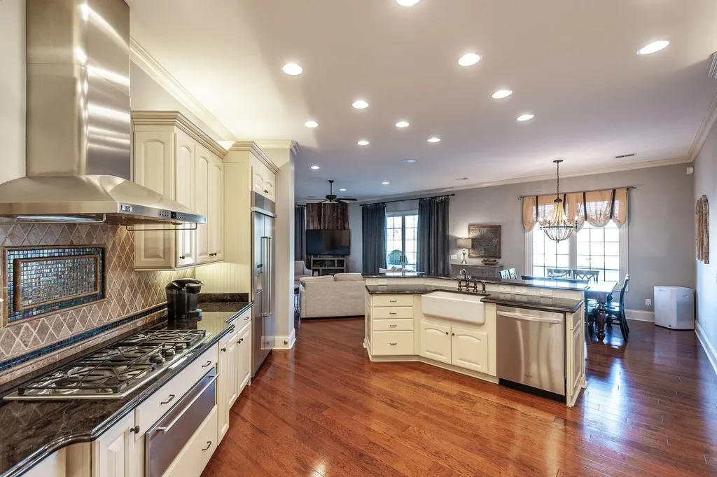 2436 Long Hollow Pike Hendersonville TN 37075