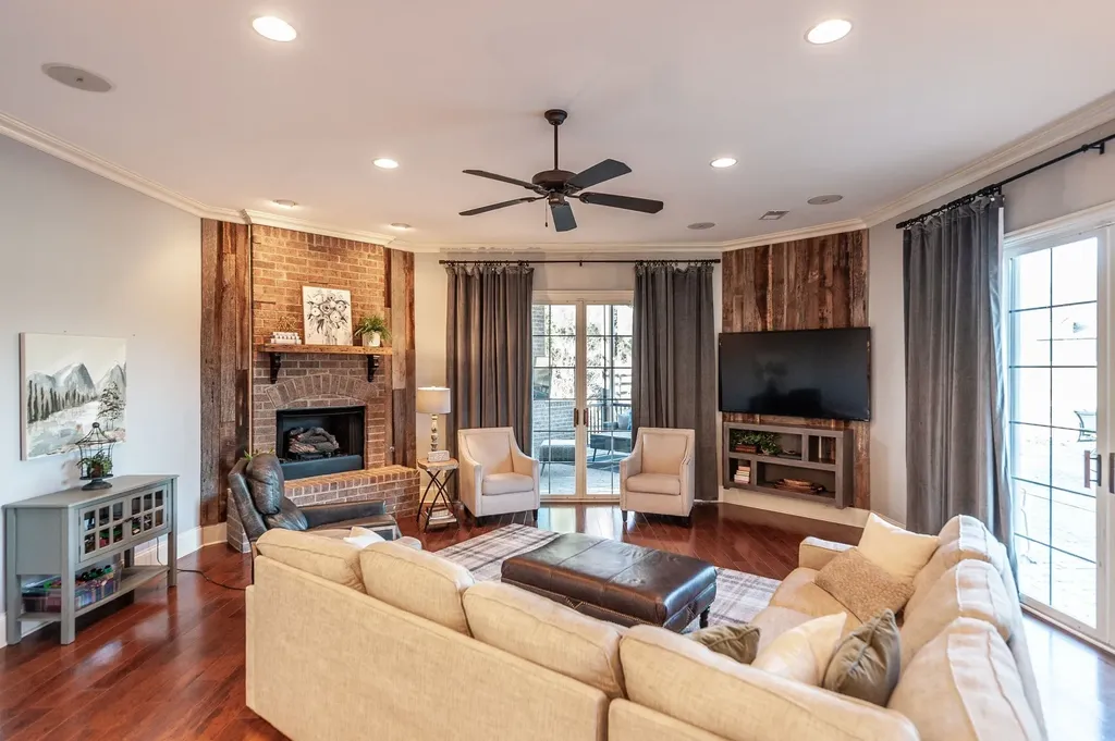 2436 Long Hollow Pike Hendersonville TN 37075