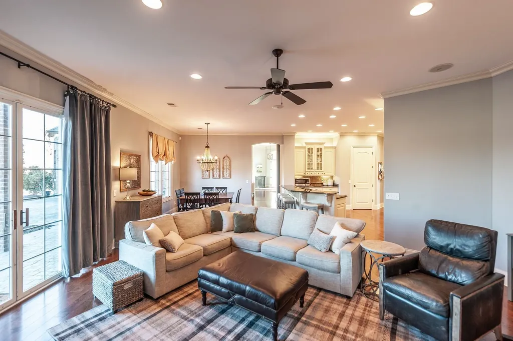 2436 Long Hollow Pike Hendersonville TN 37075