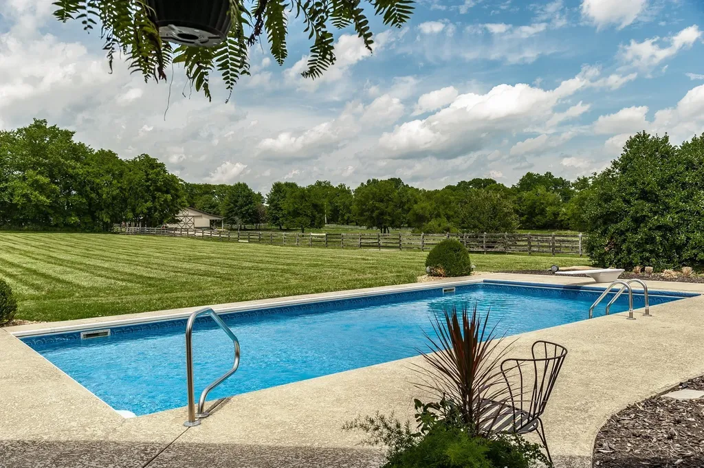2436 Long Hollow Pike Hendersonville TN 37075