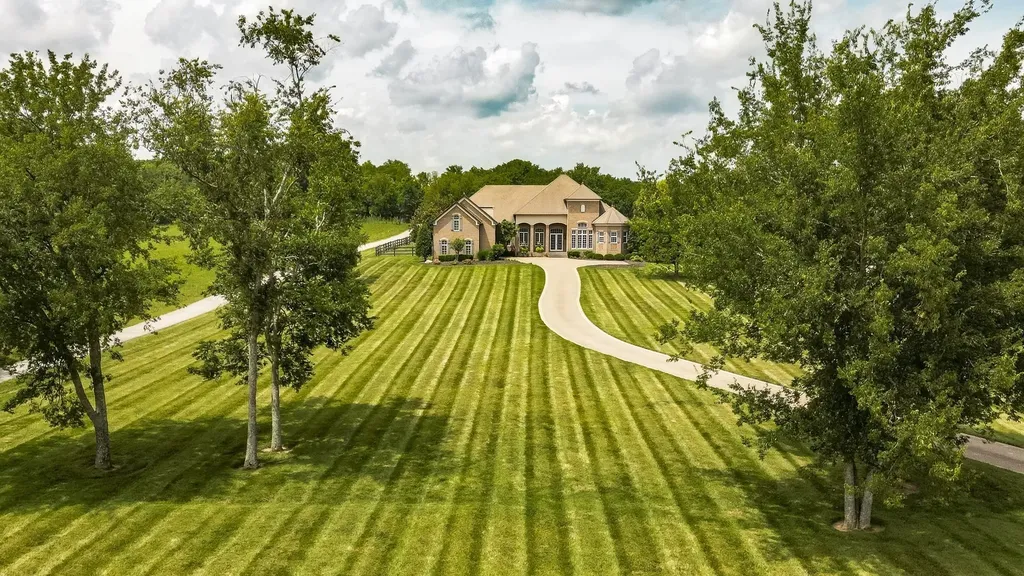 2436 Long Hollow Pike Hendersonville TN 37075