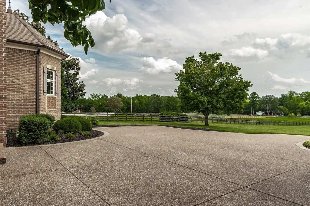 2436 Long Hollow Pike Hendersonville TN 37075