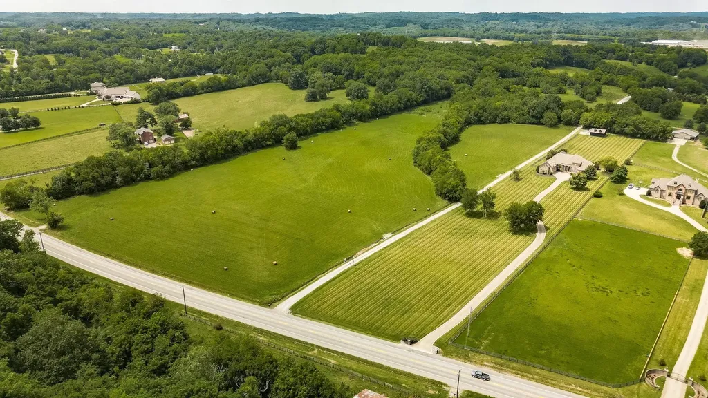 2436 Long Hollow Pike Hendersonville TN 37075