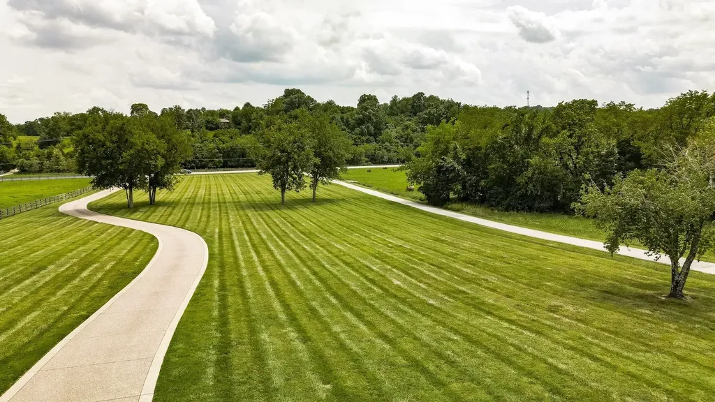 2436 Long Hollow Pike Hendersonville TN 37075
