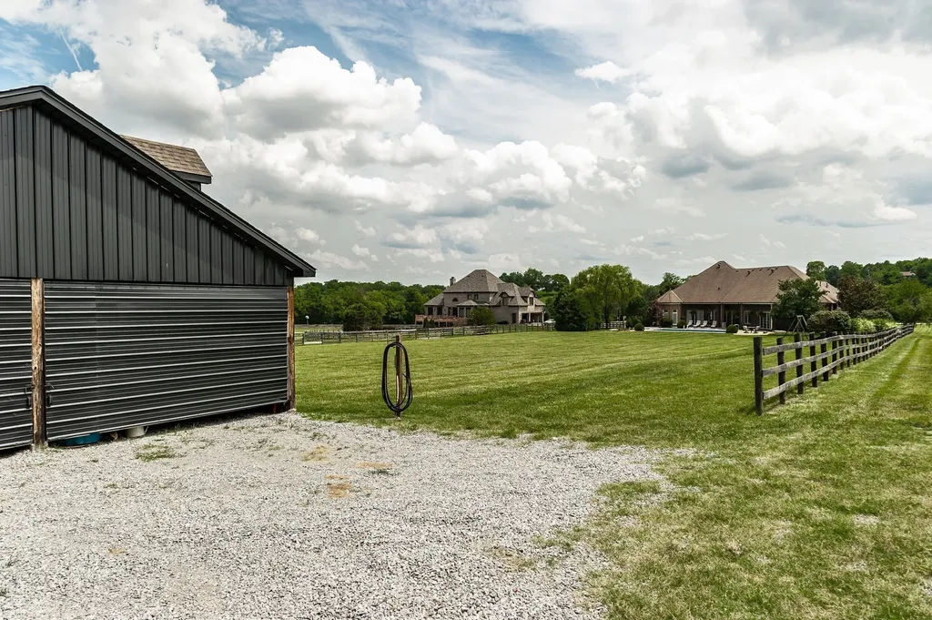 2436 Long Hollow Pike Hendersonville TN 37075