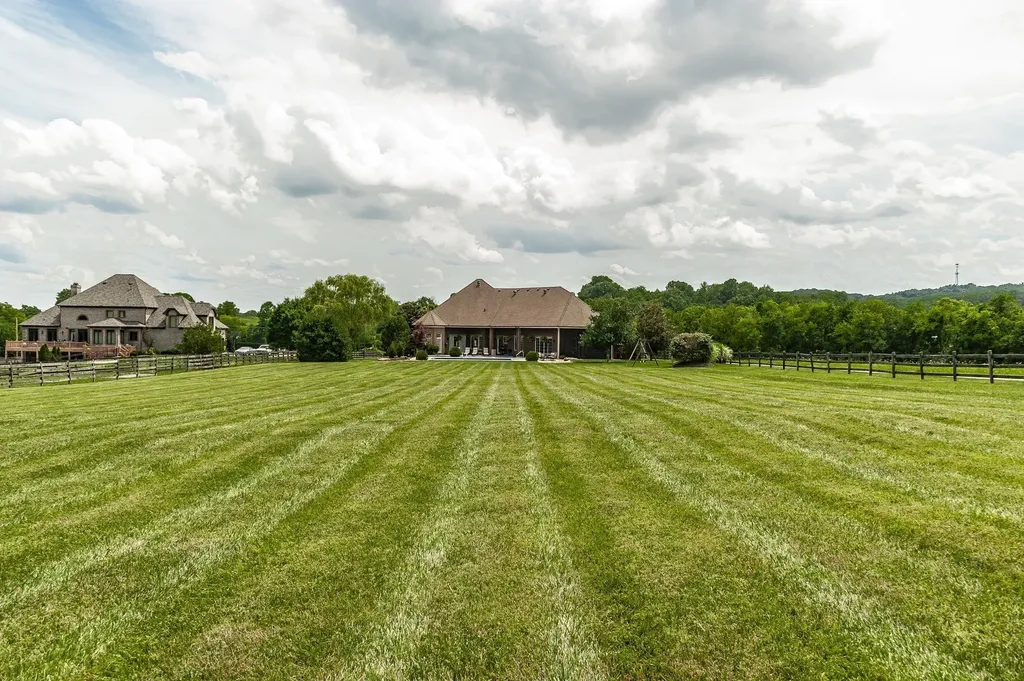 2436 Long Hollow Pike Hendersonville TN 37075