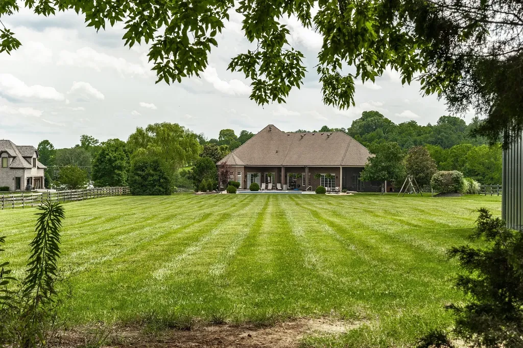 2436 Long Hollow Pike Hendersonville TN 37075