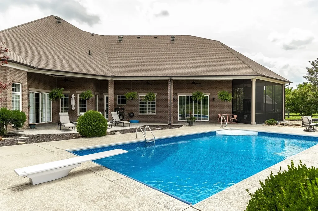 2436 Long Hollow Pike Hendersonville TN 37075