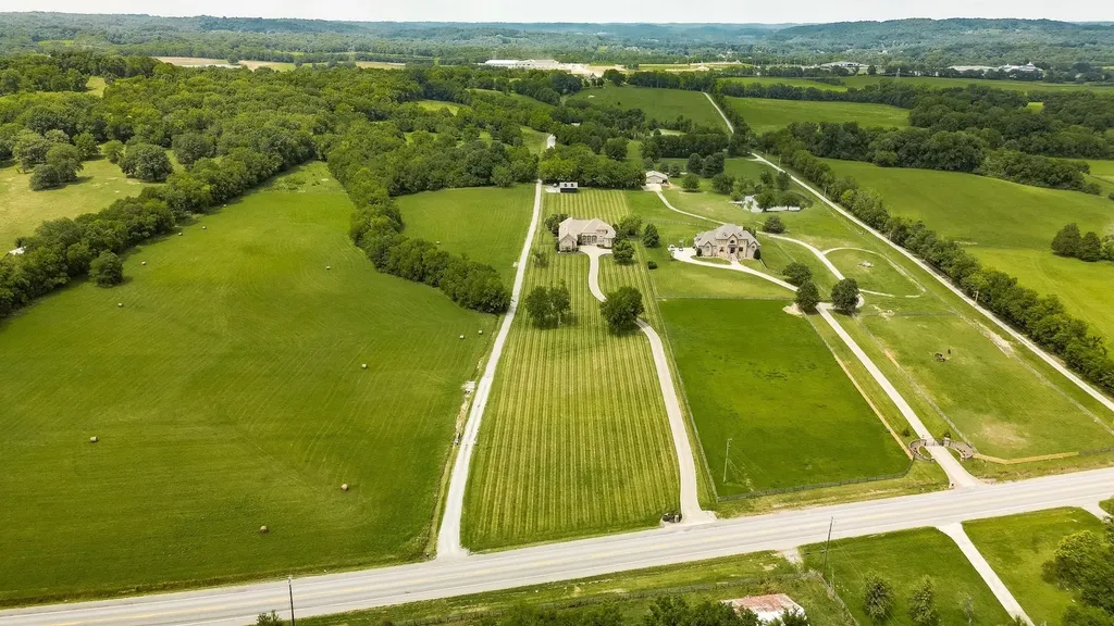 2436 Long Hollow Pike Hendersonville TN 37075