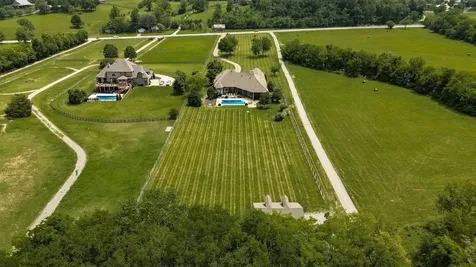 2436 Long Hollow Pike Hendersonville TN 37075