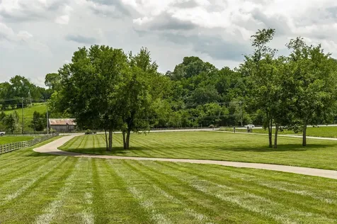 2436 Long Hollow Pike Hendersonville TN 37075