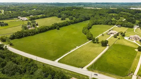 2436 Long Hollow Pike Hendersonville TN 37075