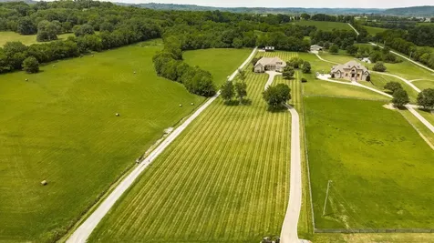2436 Long Hollow Pike Hendersonville TN 37075