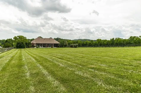 2436 Long Hollow Pike Hendersonville TN 37075