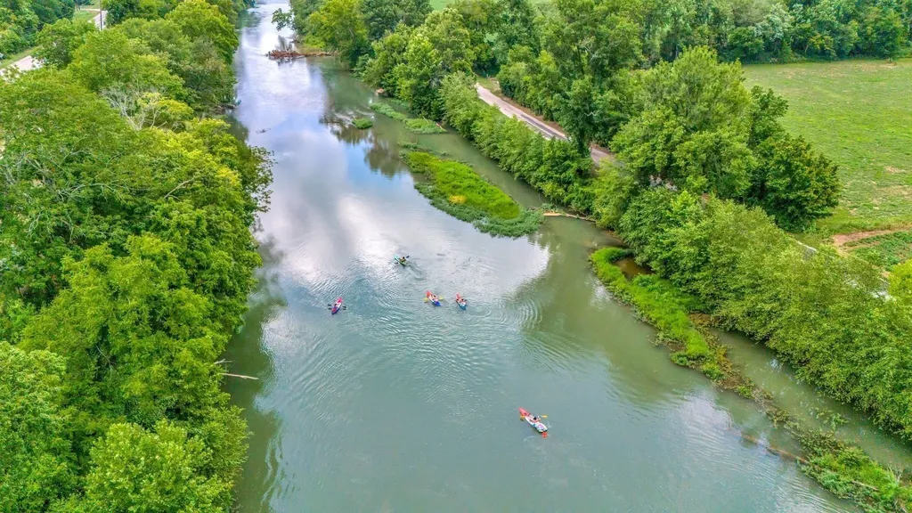 1076 Hwy 13 North Lobelville TN 37097