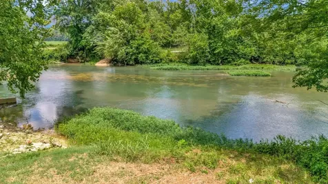 1076 Hwy 13 North Lobelville TN 37097