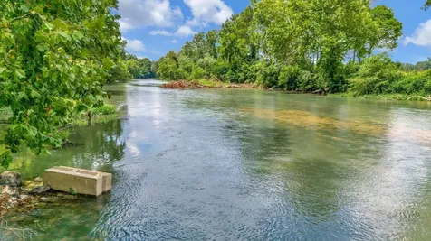 1076 Hwy 13 North Lobelville TN 37097