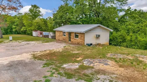 1076 Hwy 13 North Lobelville TN 37097