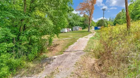 1076 Hwy 13 North Lobelville TN 37097
