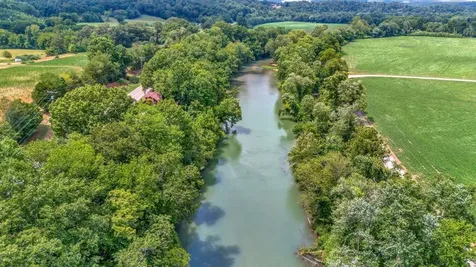 1076 Hwy 13 North Lobelville TN 37097