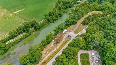 1076 Hwy 13 North Lobelville TN 37097